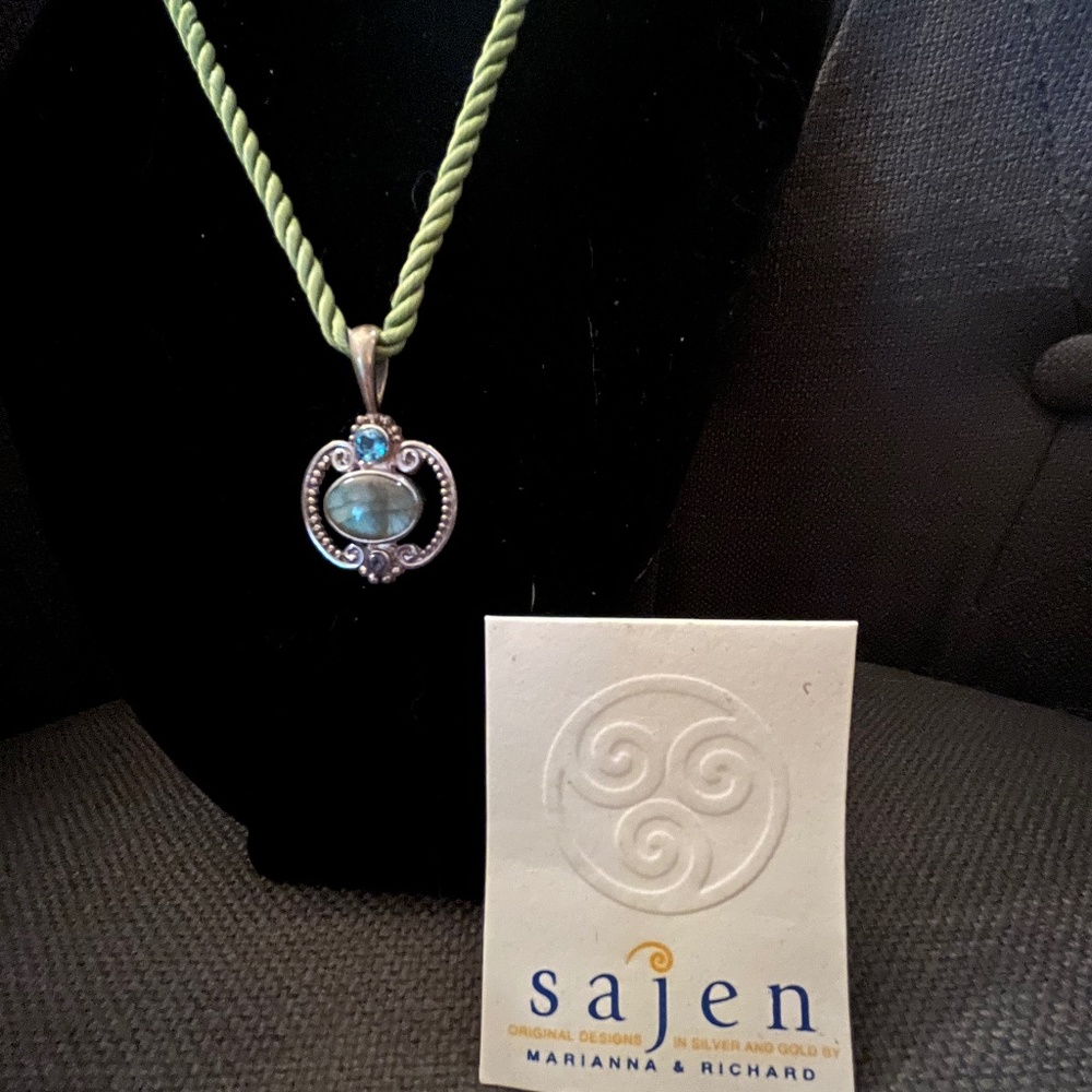 Sterling Silver pendant with Labradorite and blue topaz